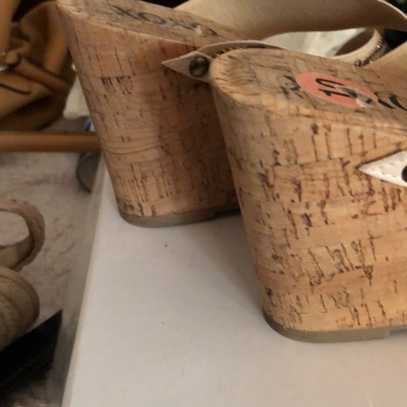 XOXO size 10 ivory tan stretch platform slides with studs stretch fabric upper - Picture 7 of 8